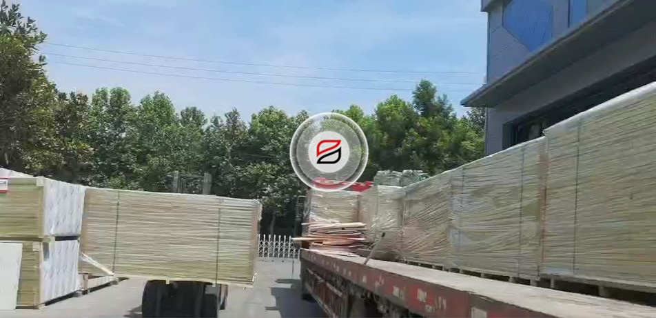 岩棉外墙保温一体板装车